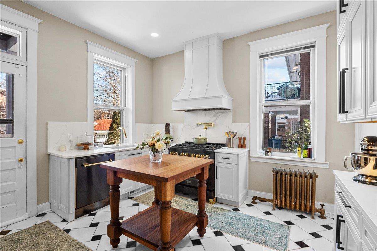 Shaws Flora Blvd - Residential