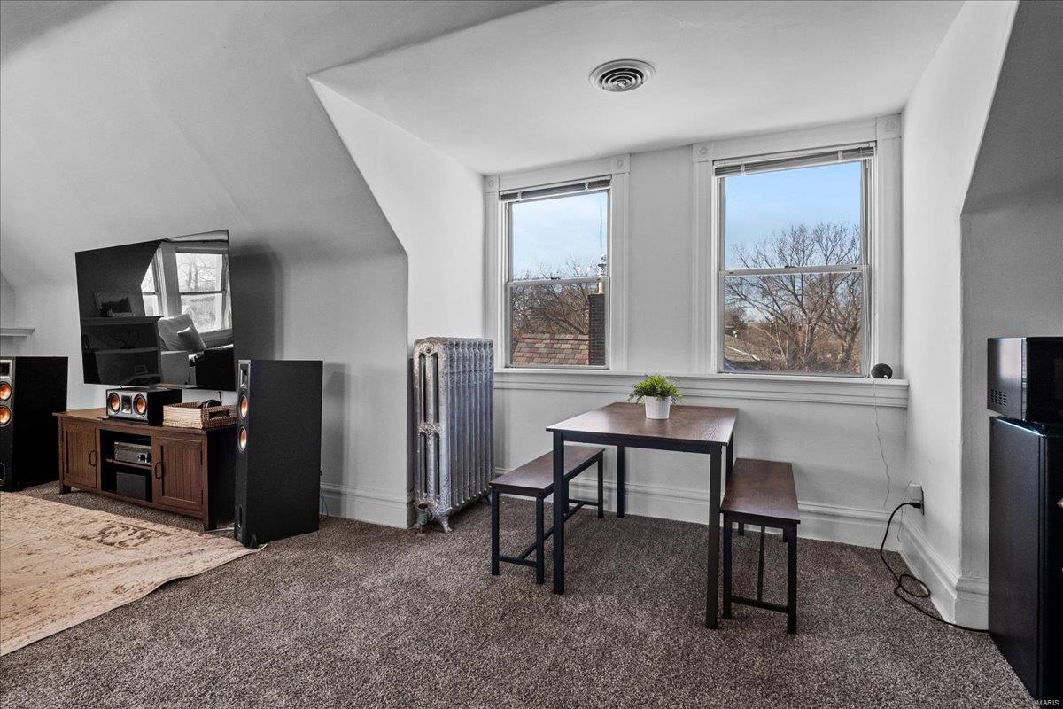 Shaws Flora Blvd - Residential