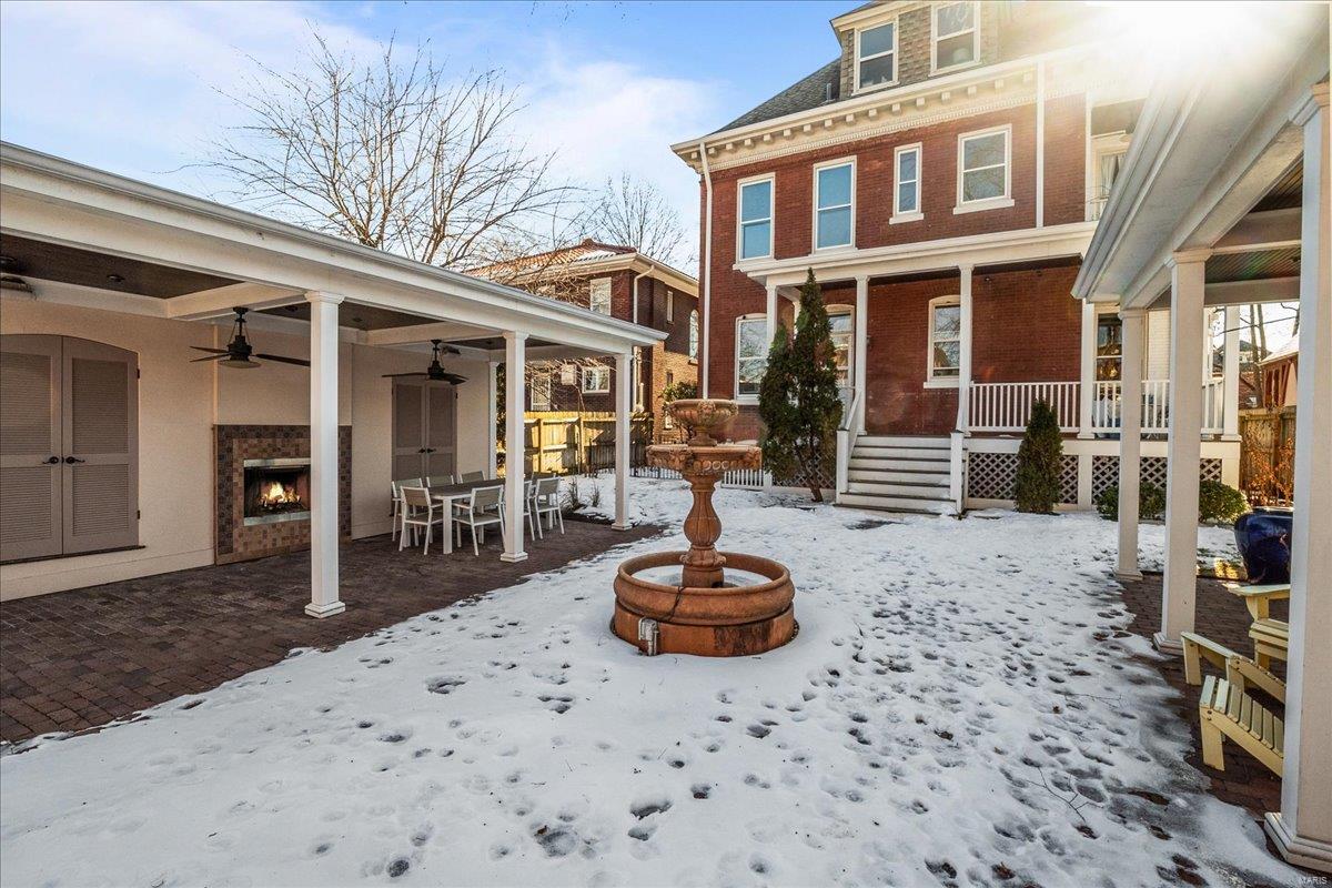 Shaws Flora Blvd - Residential