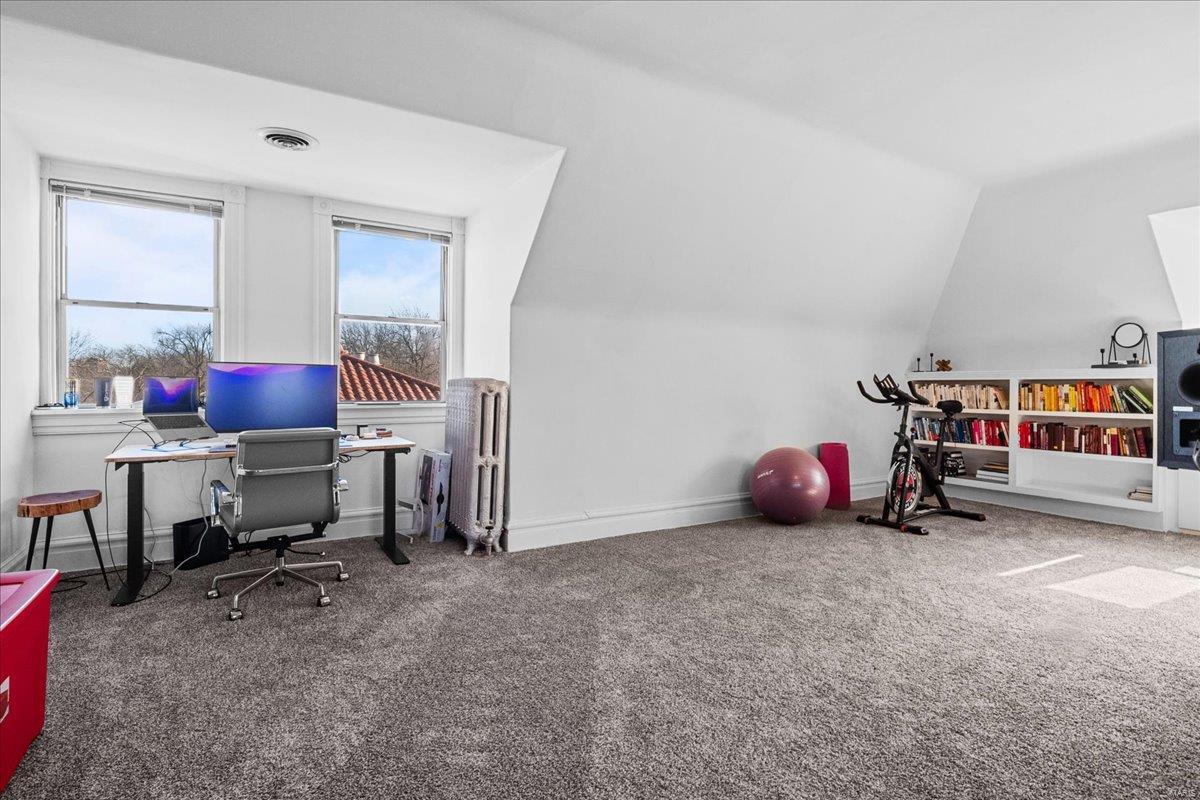 Shaws Flora Blvd - Residential