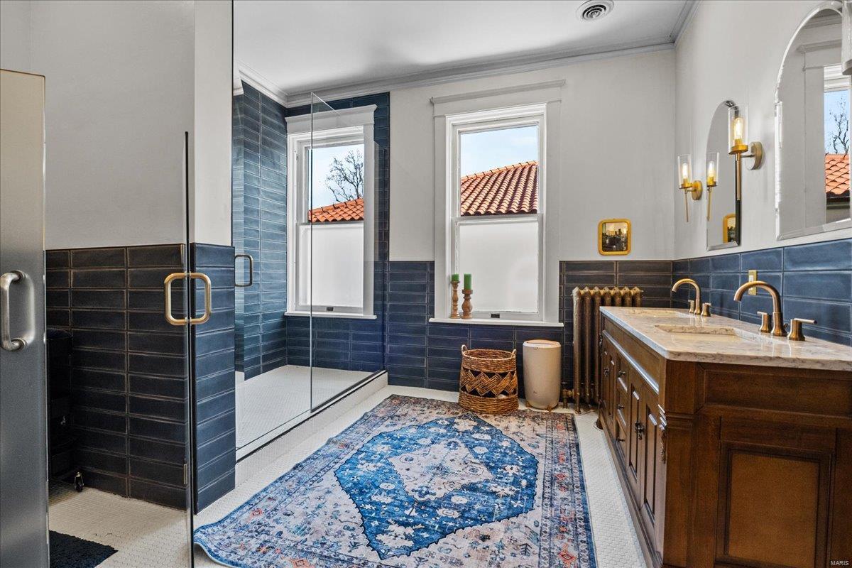 Shaws Flora Blvd - Residential