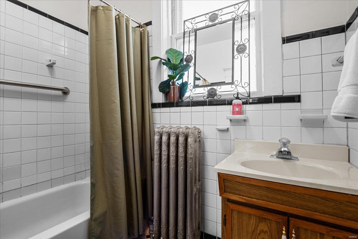 Shaws Flora Blvd - Residential