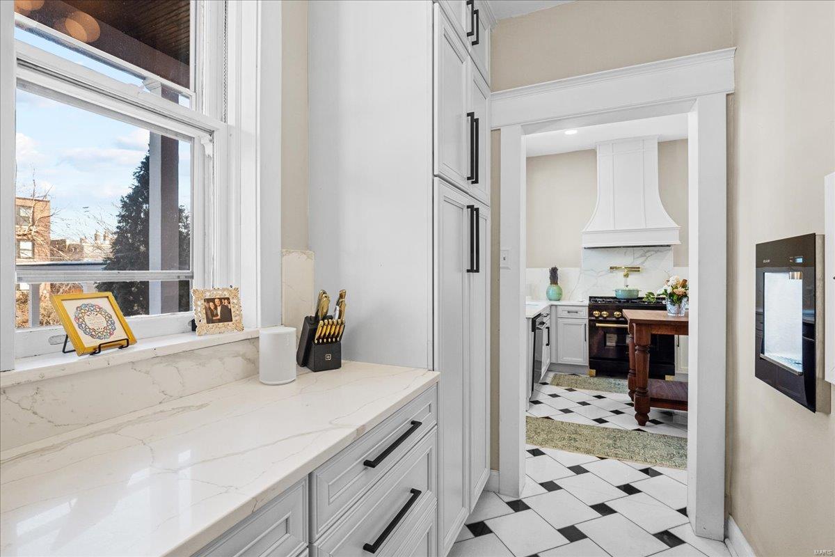 Shaws Flora Blvd - Residential