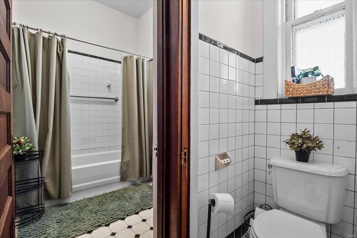 Shaws Flora Blvd - Residential