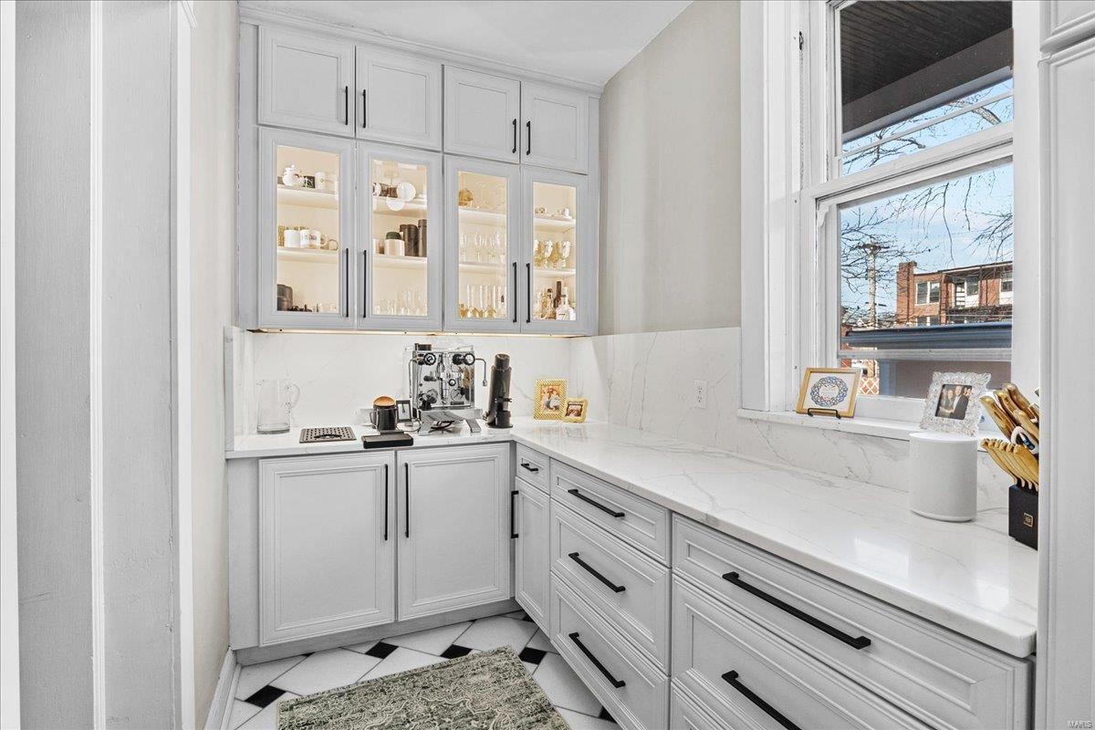 Shaws Flora Blvd - Residential