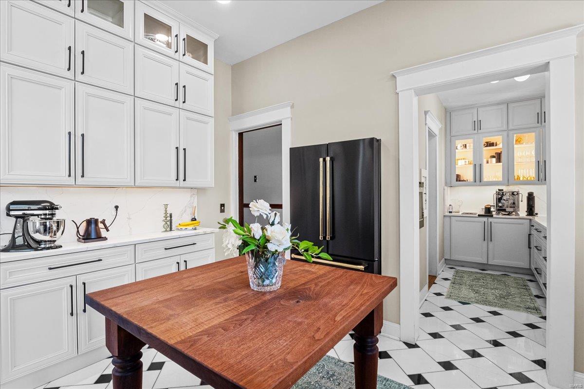 Shaws Flora Blvd - Residential