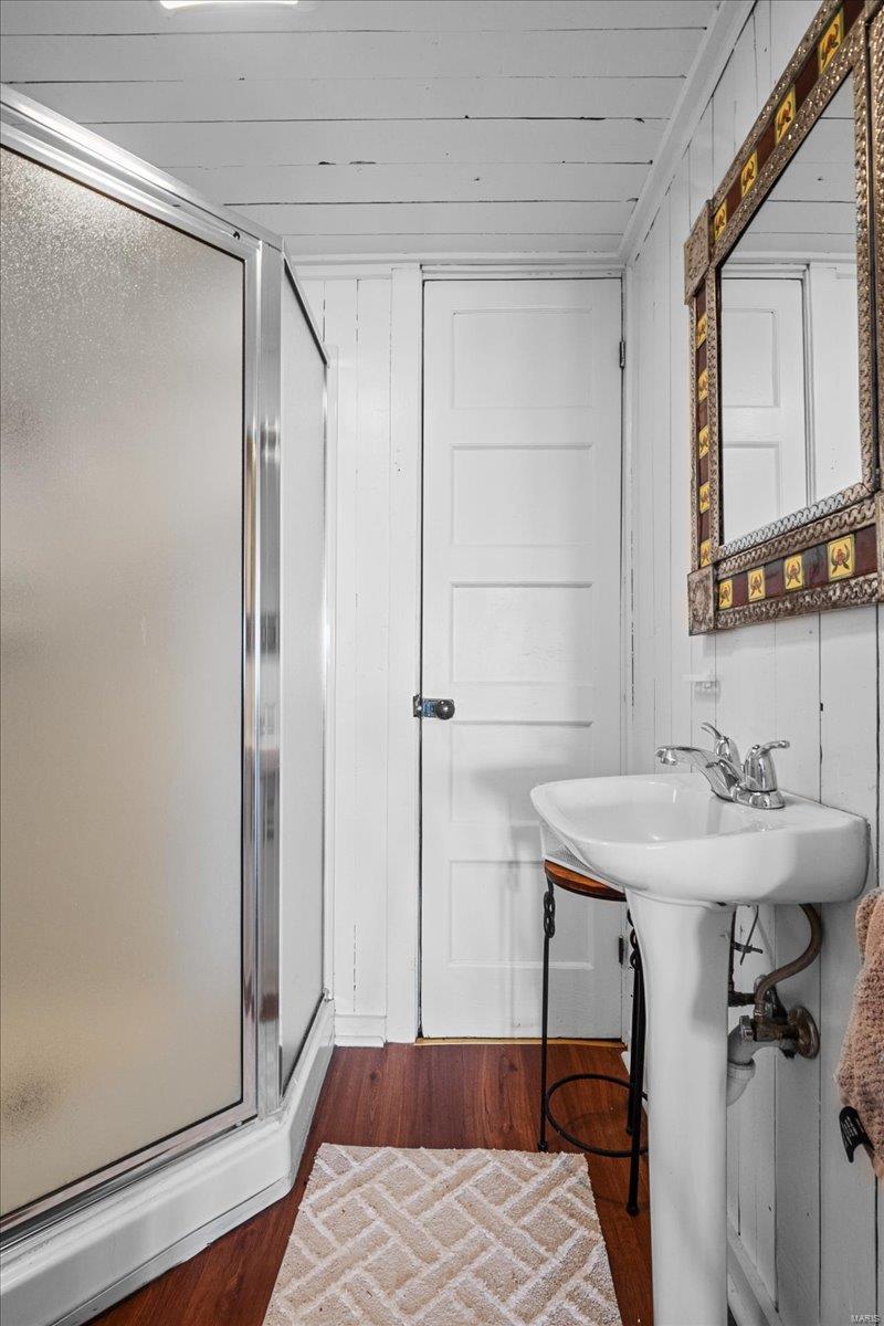 Shaws Flora Blvd - Residential