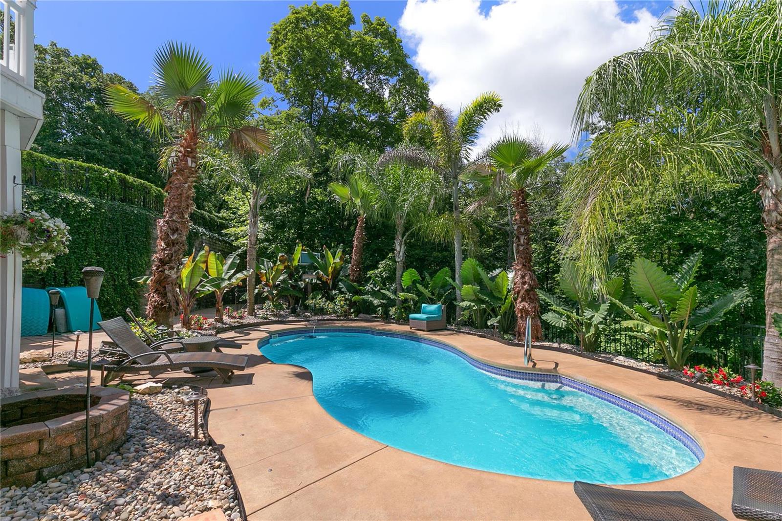 Carverview Manor - Residential