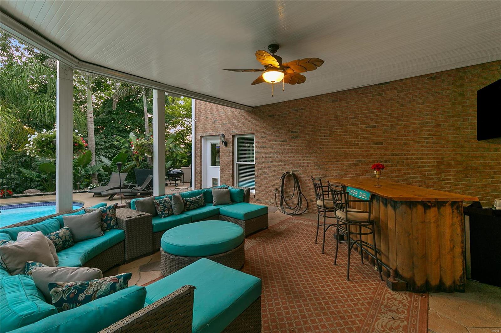 Carverview Manor - Residential