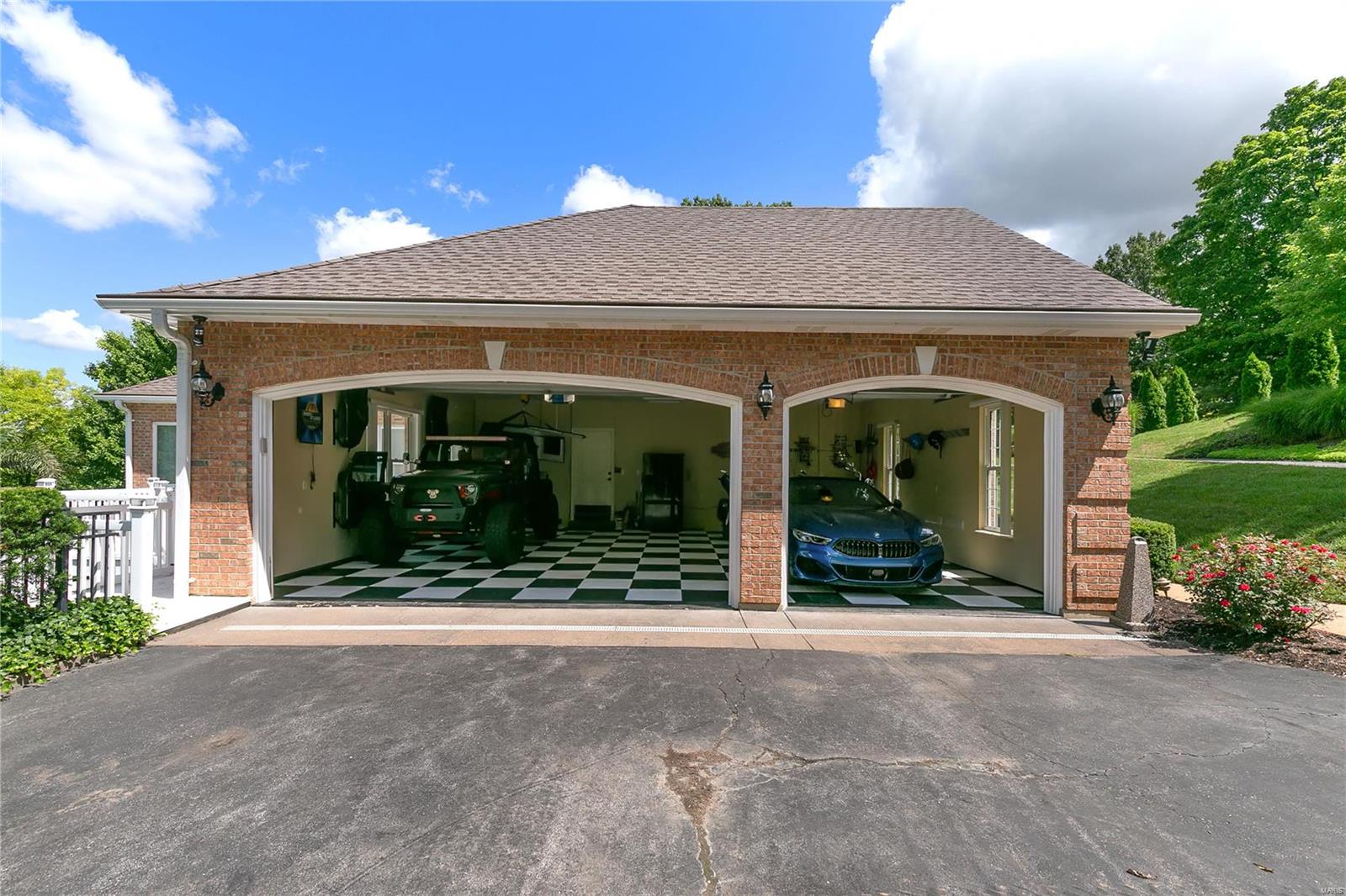 Carverview Manor - Residential