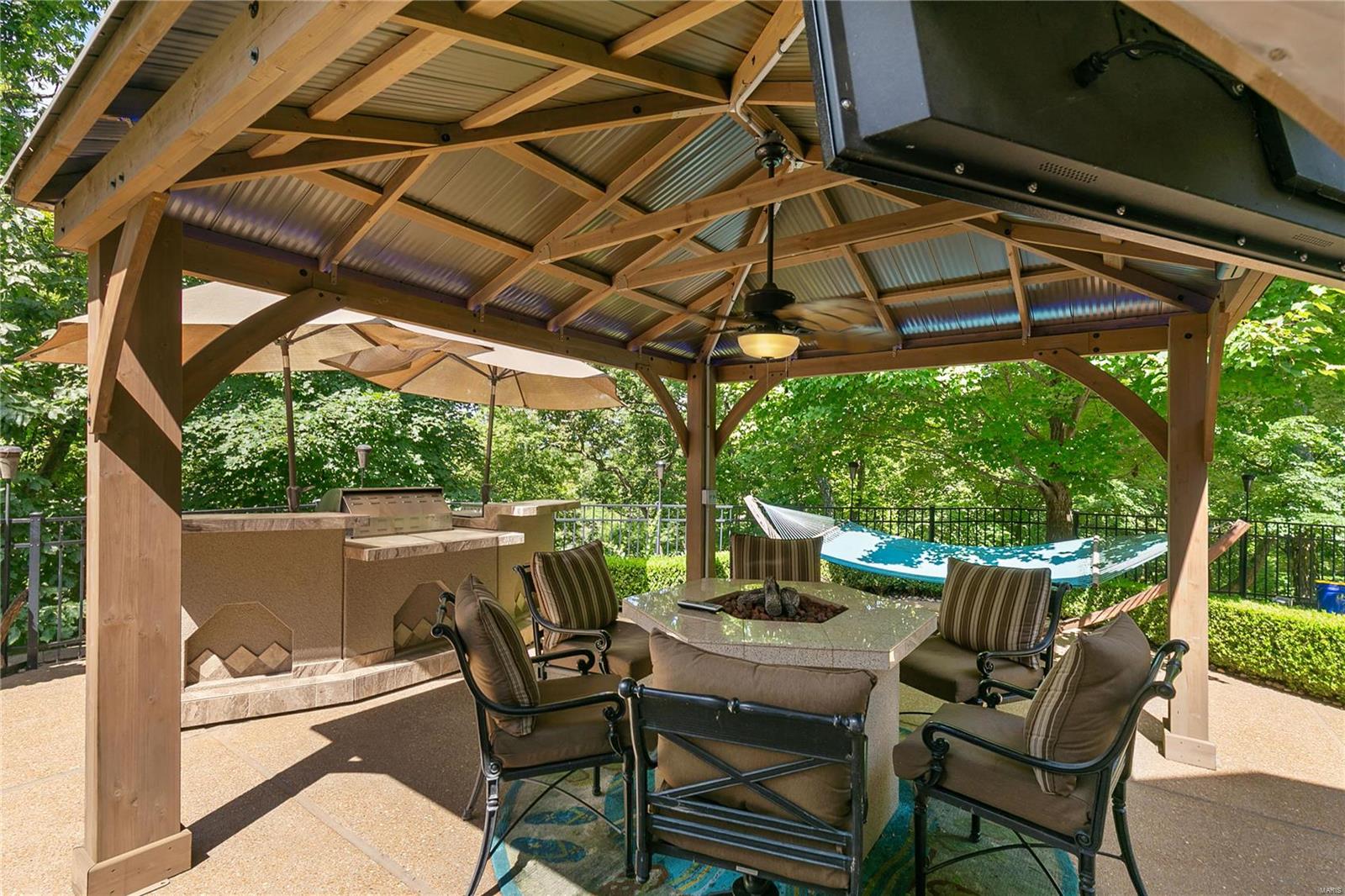 Carverview Manor - Residential