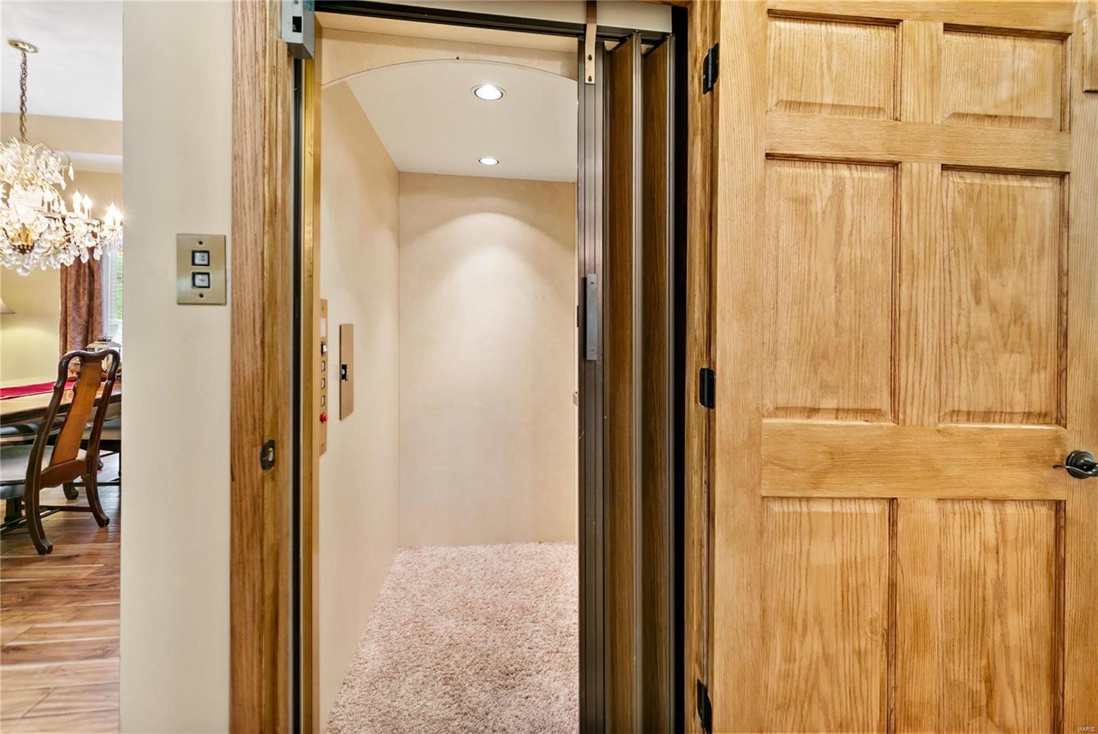 Carverview Manor - Residential