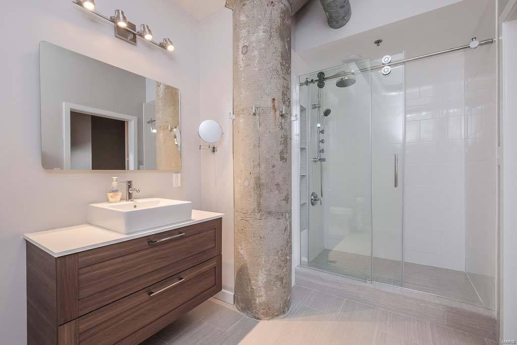 Lofts/2020 Washington - Residential