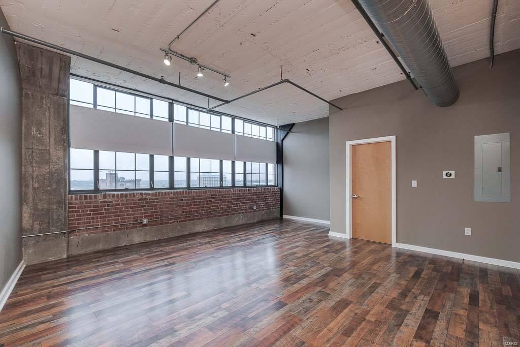 Lofts/2020 Washington - Residential