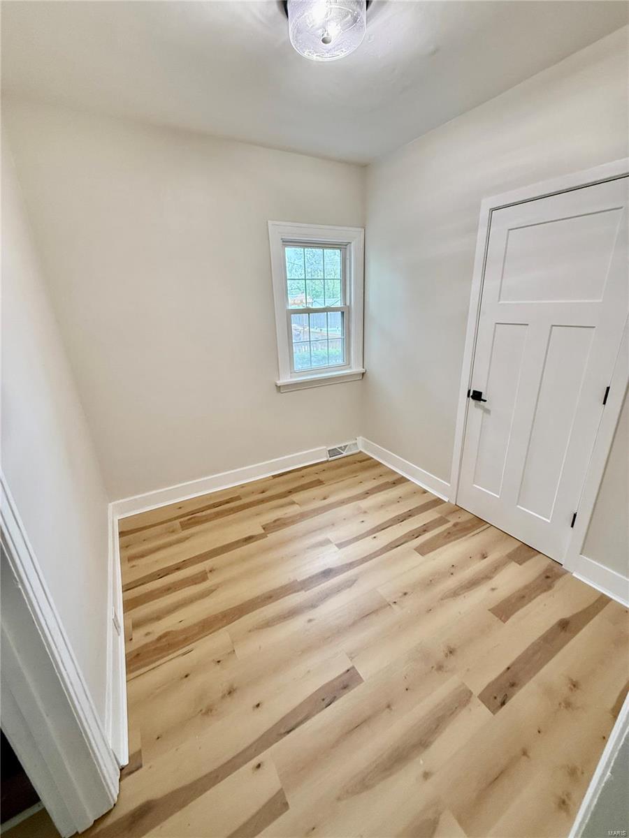 Wood River, Illinois 62095, United States, 4 Bedrooms Bedrooms, ,2 BathroomsBathrooms,Residential,Pending,123252