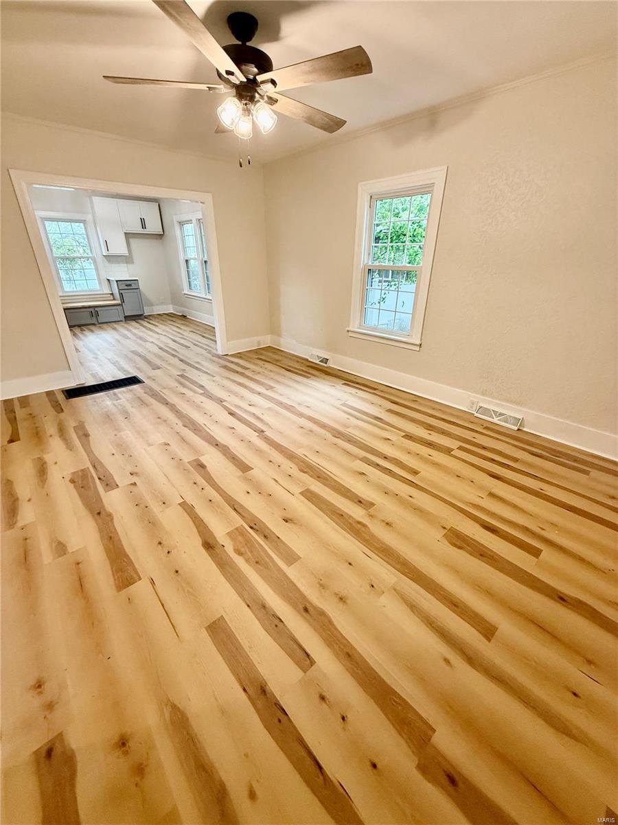 Wood River, Illinois 62095, United States, 4 Bedrooms Bedrooms, ,2 BathroomsBathrooms,Residential,Pending,123252