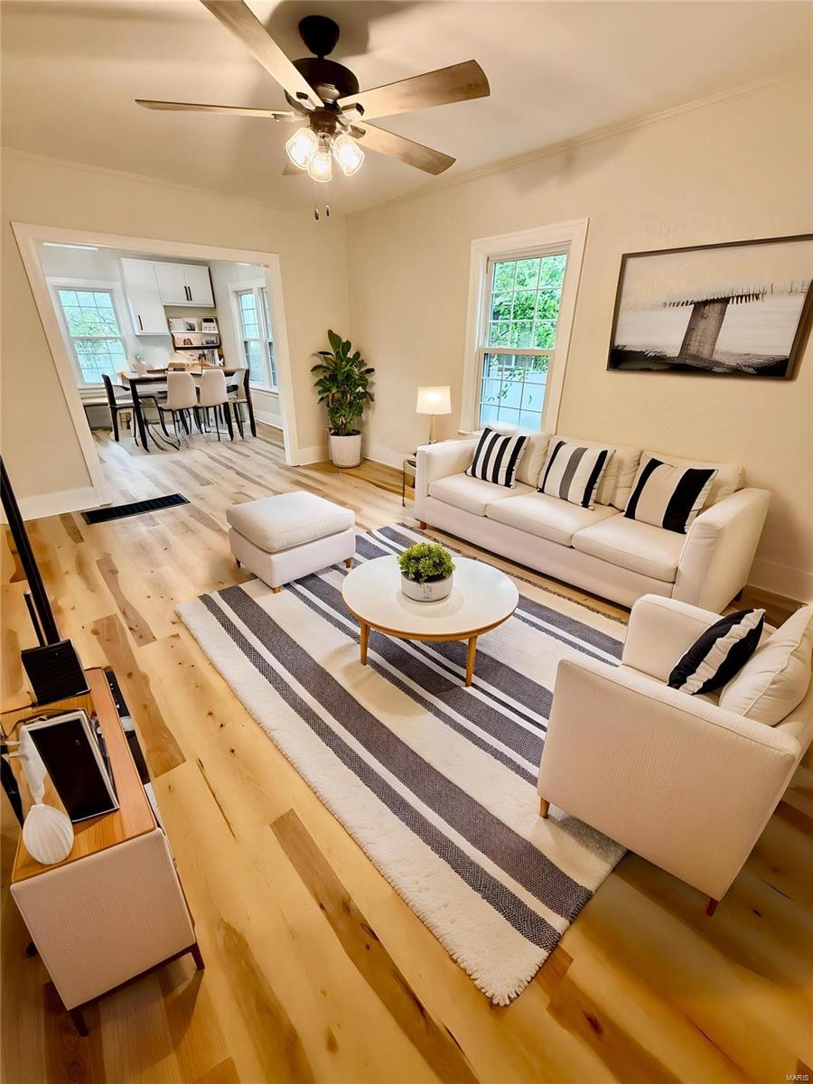 Wood River, Illinois 62095, United States, 4 Bedrooms Bedrooms, ,2 BathroomsBathrooms,Residential,Pending,123252