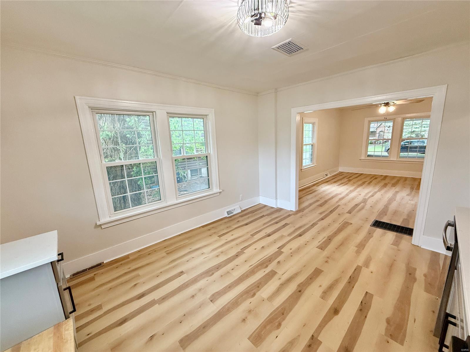 Wood River, Illinois 62095, United States, 4 Bedrooms Bedrooms, ,2 BathroomsBathrooms,Residential,Pending,123252