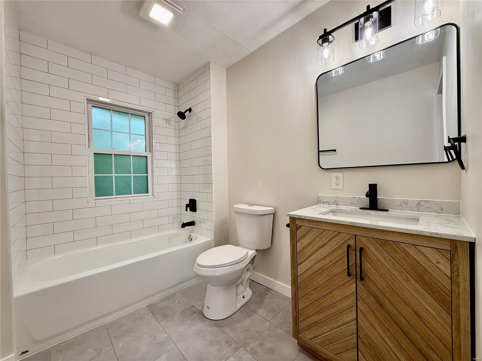 Wood River, Illinois 62095, United States, 4 Bedrooms Bedrooms, ,2 BathroomsBathrooms,Residential,Pending,123252