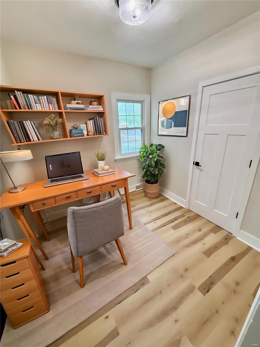 Wood River, Illinois 62095, United States, 4 Bedrooms Bedrooms, ,2 BathroomsBathrooms,Residential,Pending,123252