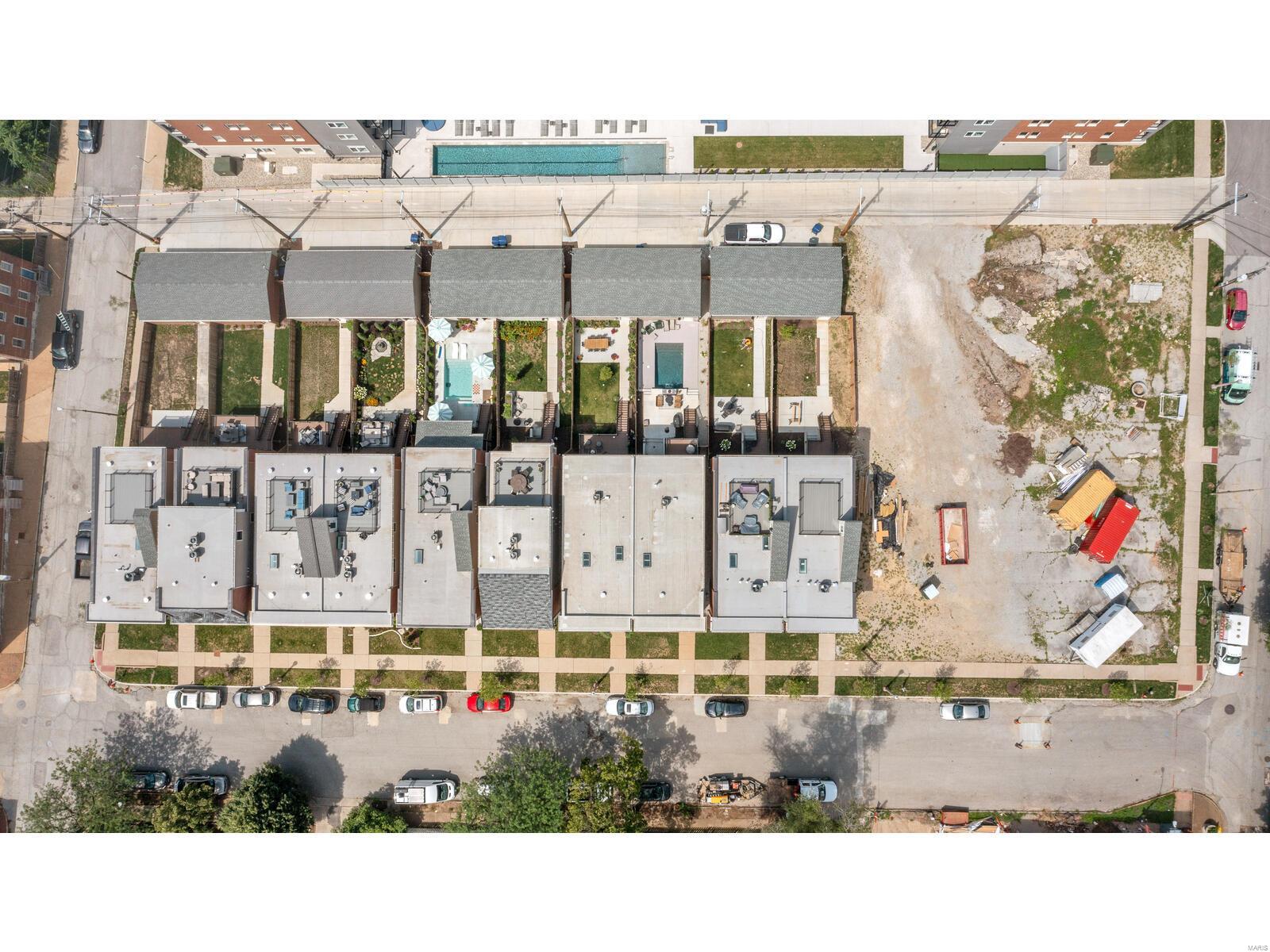 2211 Hickory