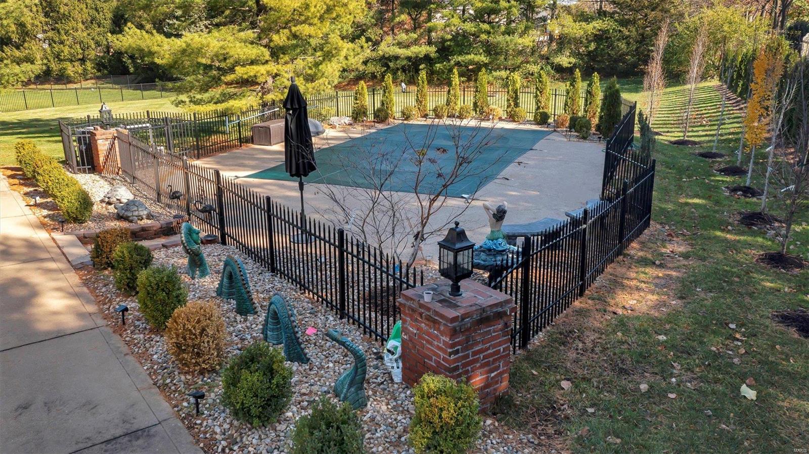 Hamptons The - Residential