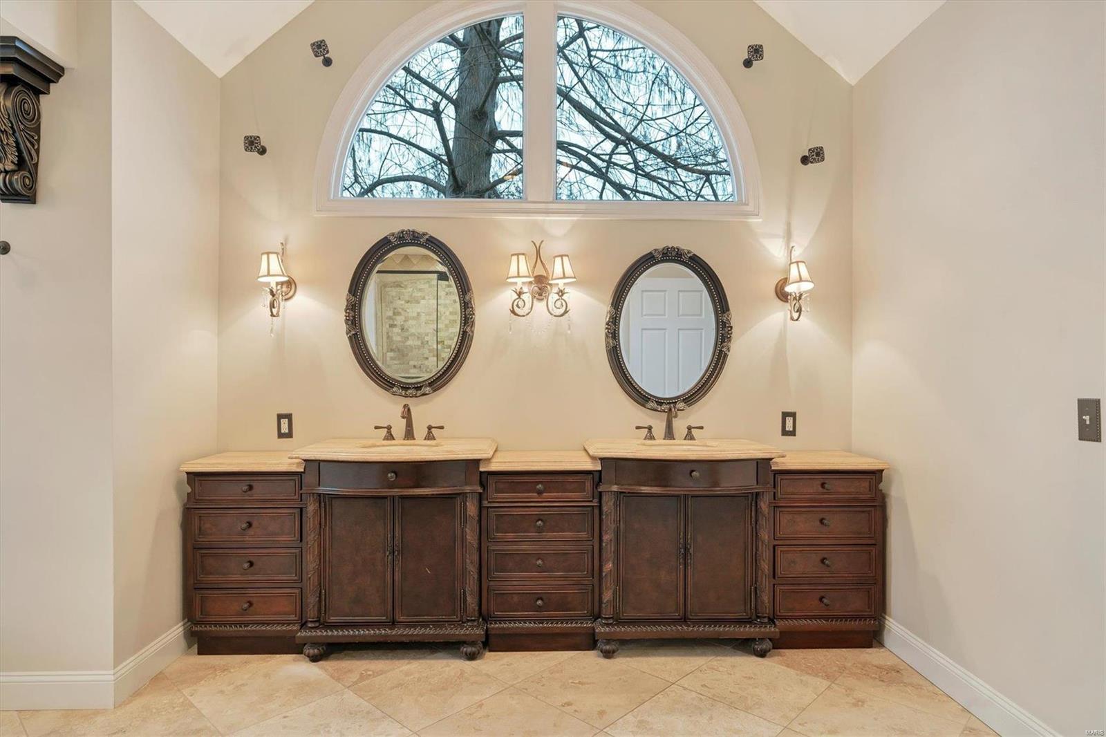 Hamptons The - Residential