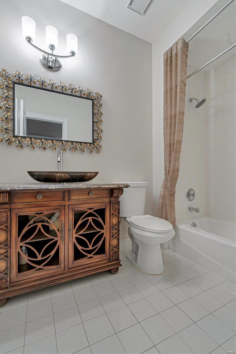 Hamptons The - Residential