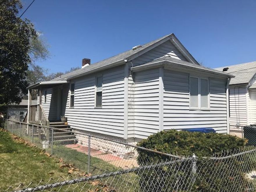 This Nice starter home or rental, offers Pella windows and doors thru-out, wood floors, newer floor in kitchen, ample counter space and cabinets. The bedroom has a 12x4 walk in closet. Covered porch on side and rear. storage shed, The Oversize one car garage needs a little TLC, New sidewalks, Selling AS IS Special sales Contract only. seller will not do any inspections or repairs
Please give 24 hr notice Thx