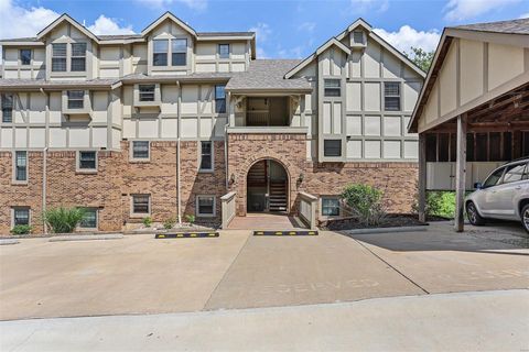 Condominium in Maryland Heights MO 2246 Canyonlands Drive.jpg