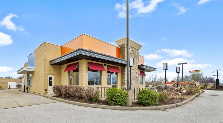 2,895 SF
Former DQ with Drive Thru
Easy Access Off Hwy 370
Minutes From Newtown
Traffic Light at Corner
2021 TAXES: $22,272
Sale Price: $1,600,000.00
Lease Price: $125,000 per year + NNN Location: City, Corner Location, Industrial Area