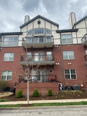 St Louis, Missouri 63104, United States, 2 Bedrooms Bedrooms, ,2 BathroomsBathrooms,Residential,Pending,99698