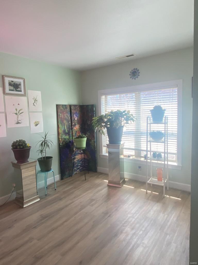 St Louis, Missouri 63104, United States, 2 Bedrooms Bedrooms, ,2 BathroomsBathrooms,Residential,Pending,99698