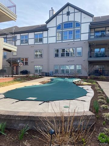 St Louis, Missouri 63104, United States, 2 Bedrooms Bedrooms, ,2 BathroomsBathrooms,Residential,Pending,99698