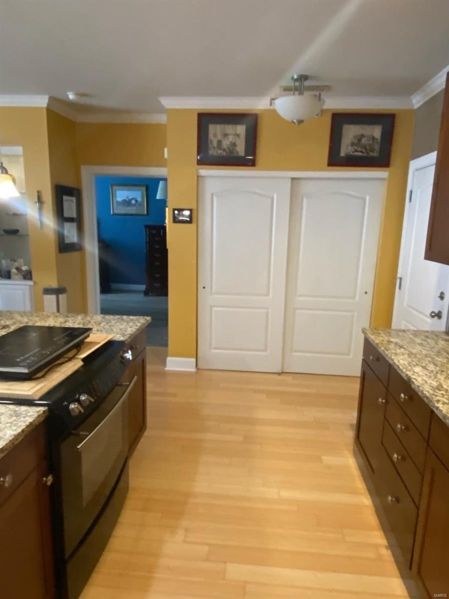 St Louis, Missouri 63104, United States, 2 Bedrooms Bedrooms, ,2 BathroomsBathrooms,Residential,Pending,99698