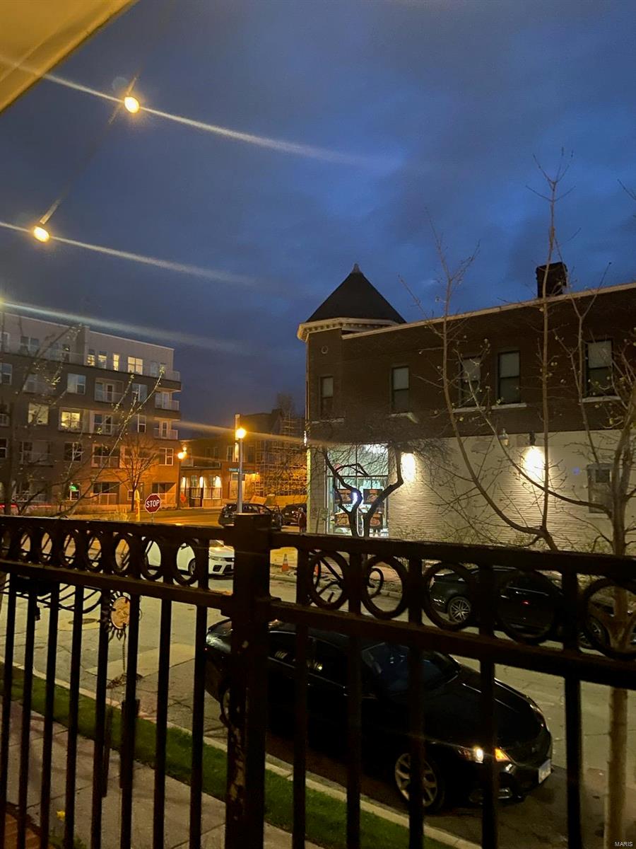 St Louis, Missouri 63104, United States, 2 Bedrooms Bedrooms, ,2 BathroomsBathrooms,Residential,Pending,99698