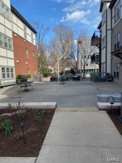 St Louis, Missouri 63104, United States, 2 Bedrooms Bedrooms, ,2 BathroomsBathrooms,Residential,Pending,99698