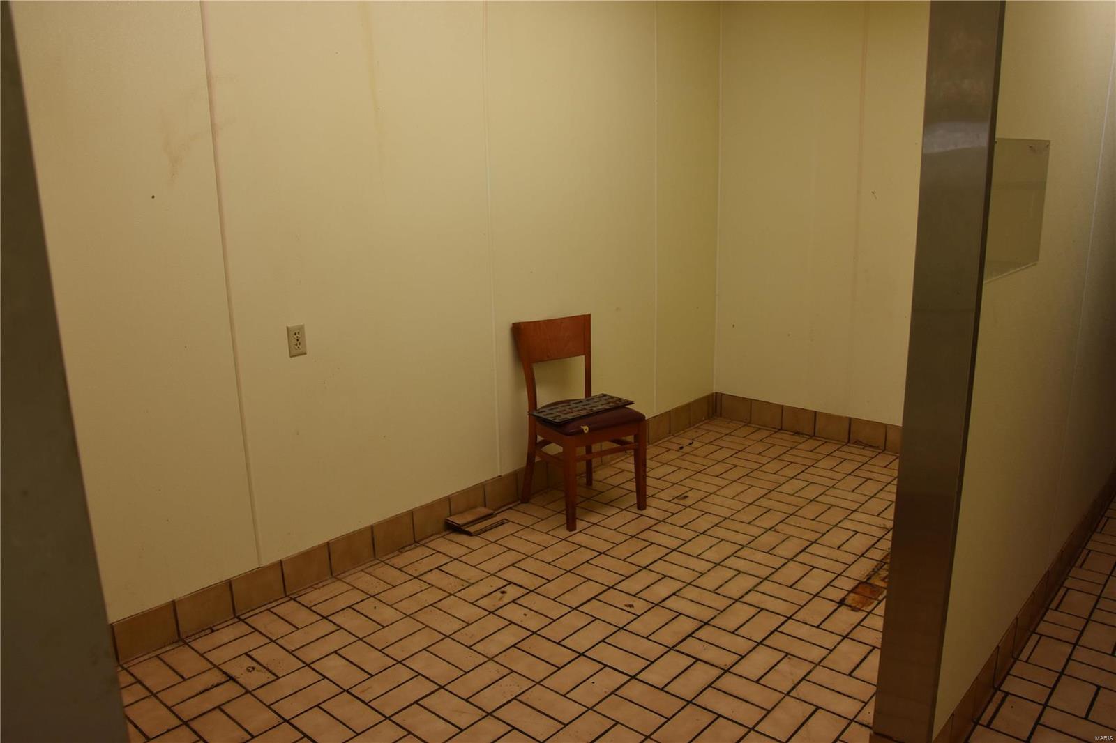 Mark Twain Shopping Center - Commercial Sale