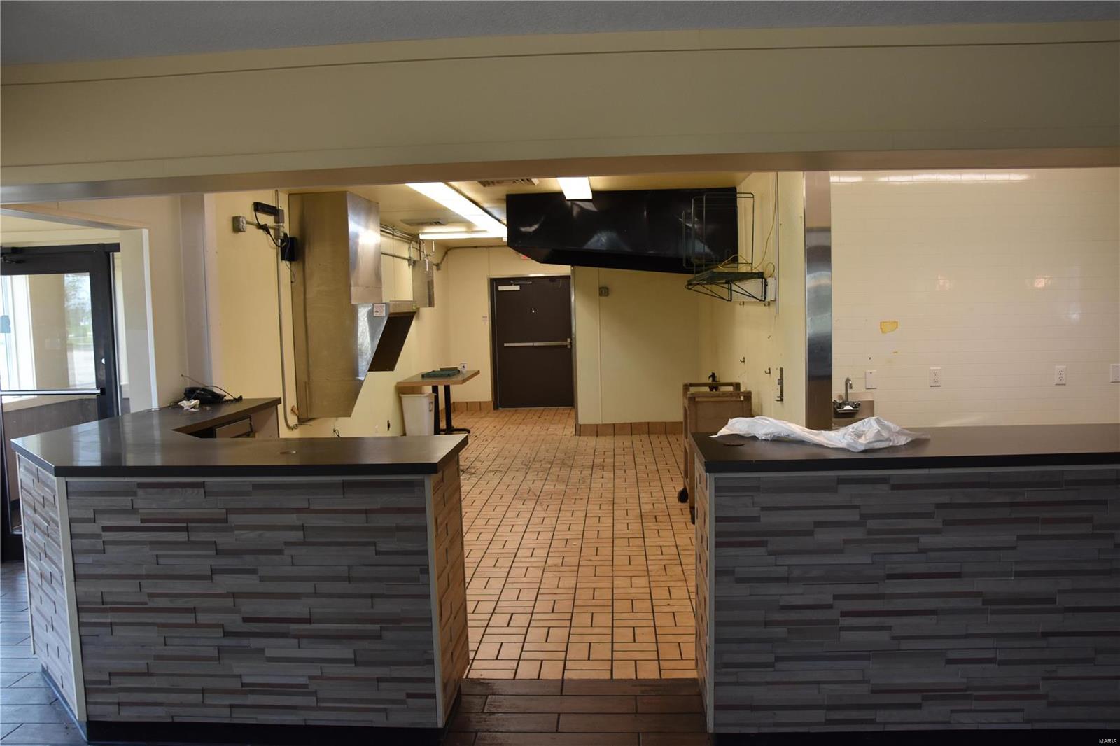 Mark Twain Shopping Center - Commercial Sale