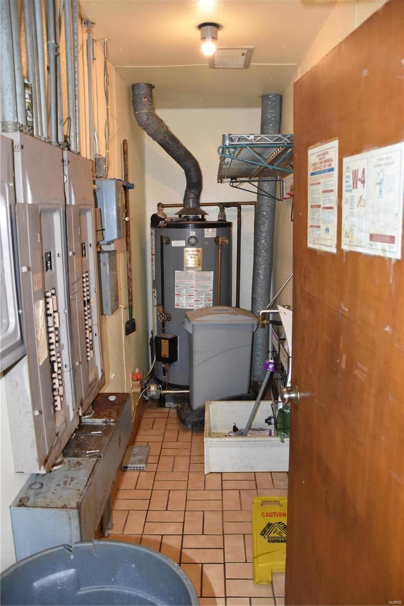 Mark Twain Shopping Center - Commercial Sale