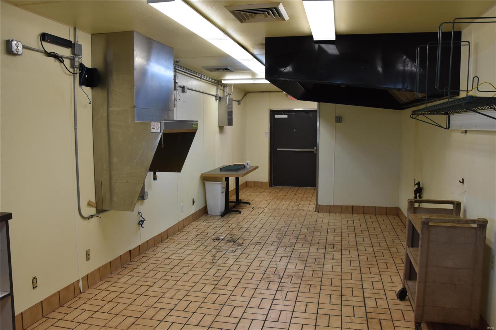 Mark Twain Shopping Center - Commercial Sale