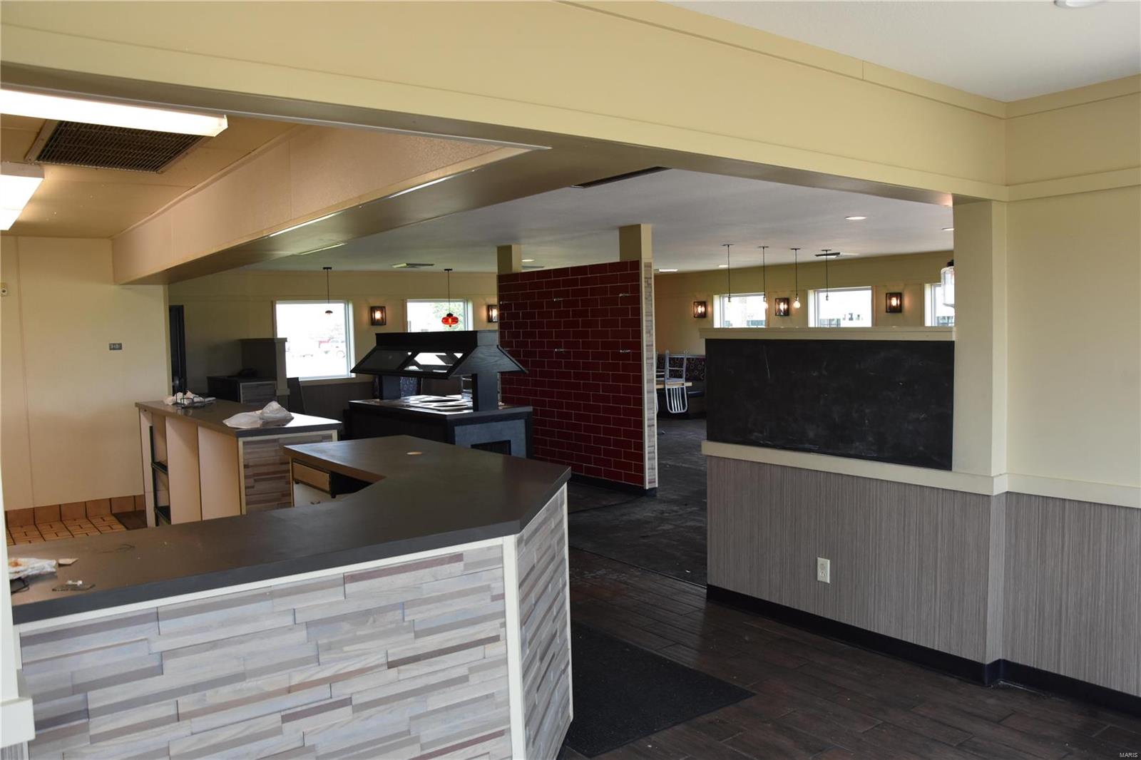 Mark Twain Shopping Center - Commercial Sale