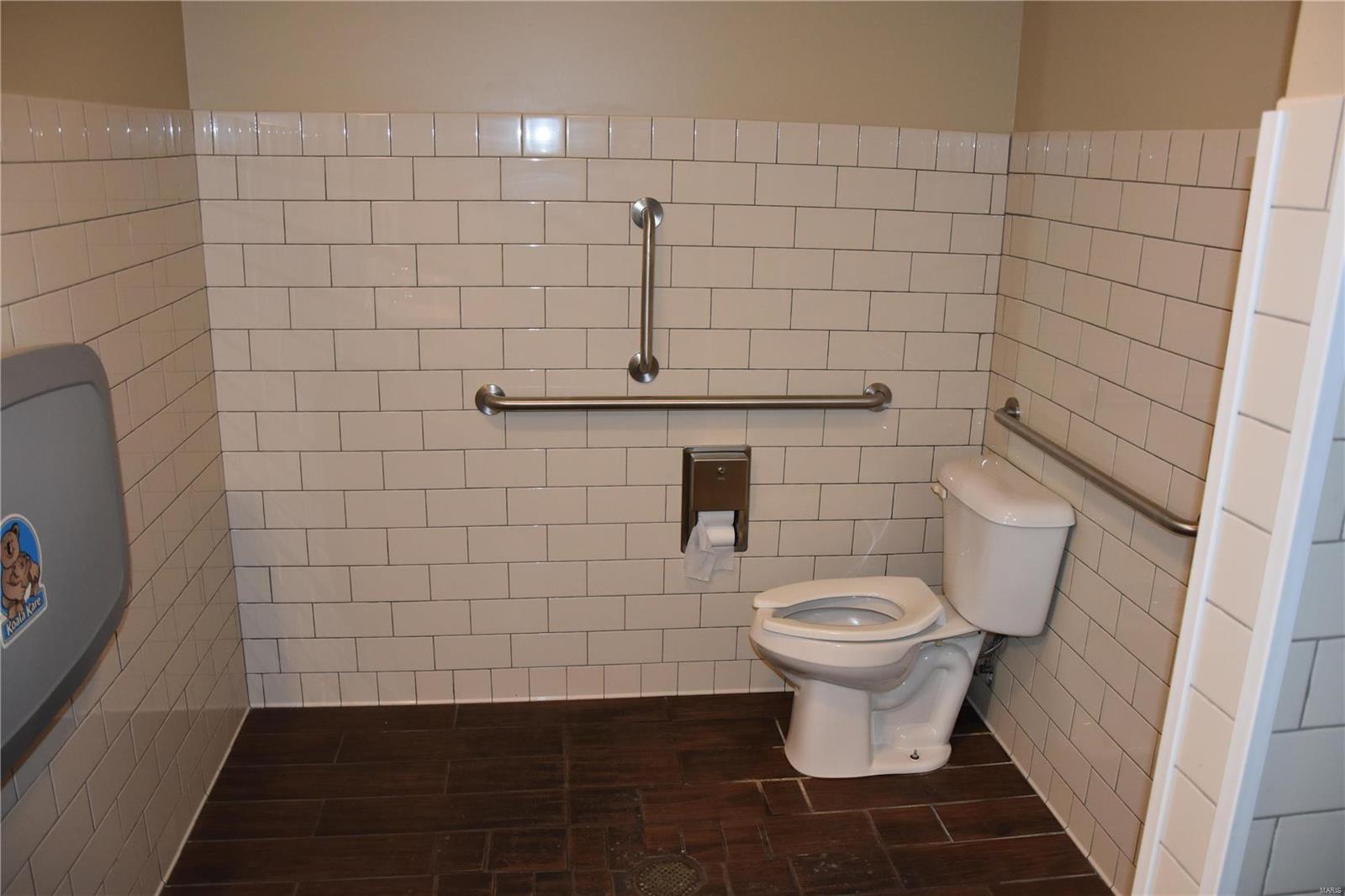 Mark Twain Shopping Center - Commercial Sale