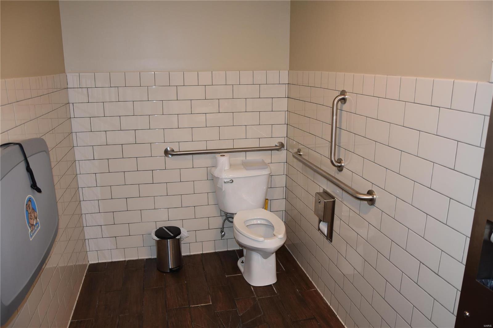 Mark Twain Shopping Center - Commercial Sale