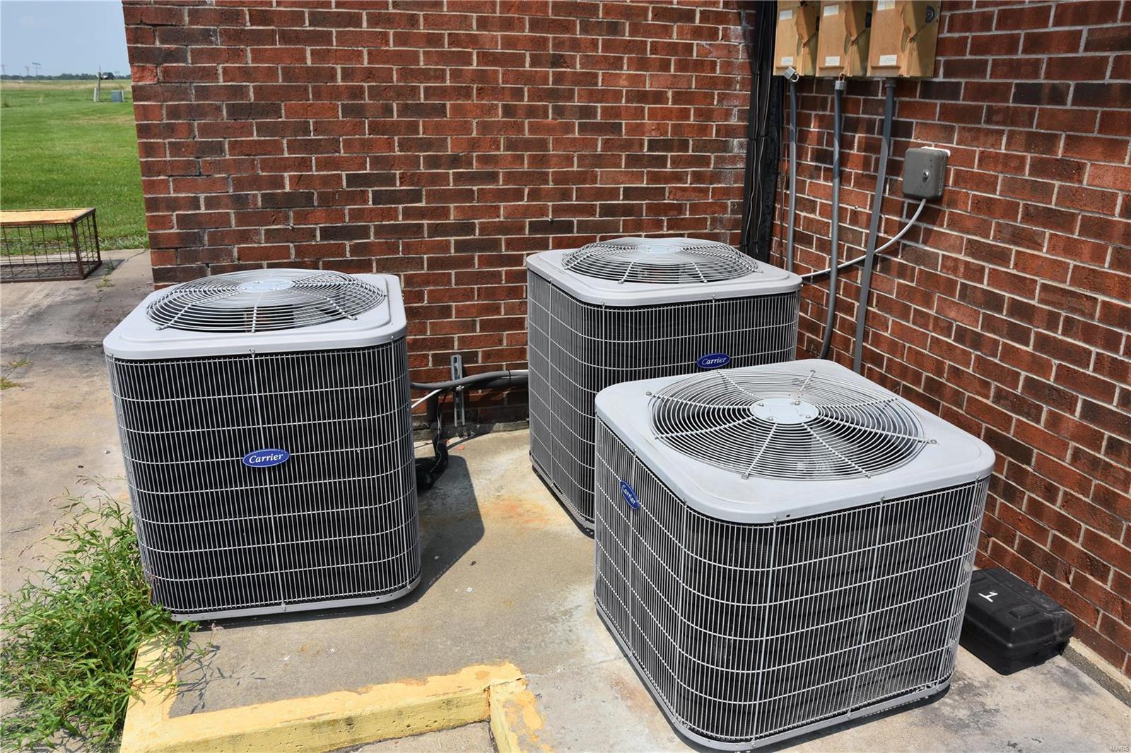 Mark Twain Shopping Center - Commercial Sale