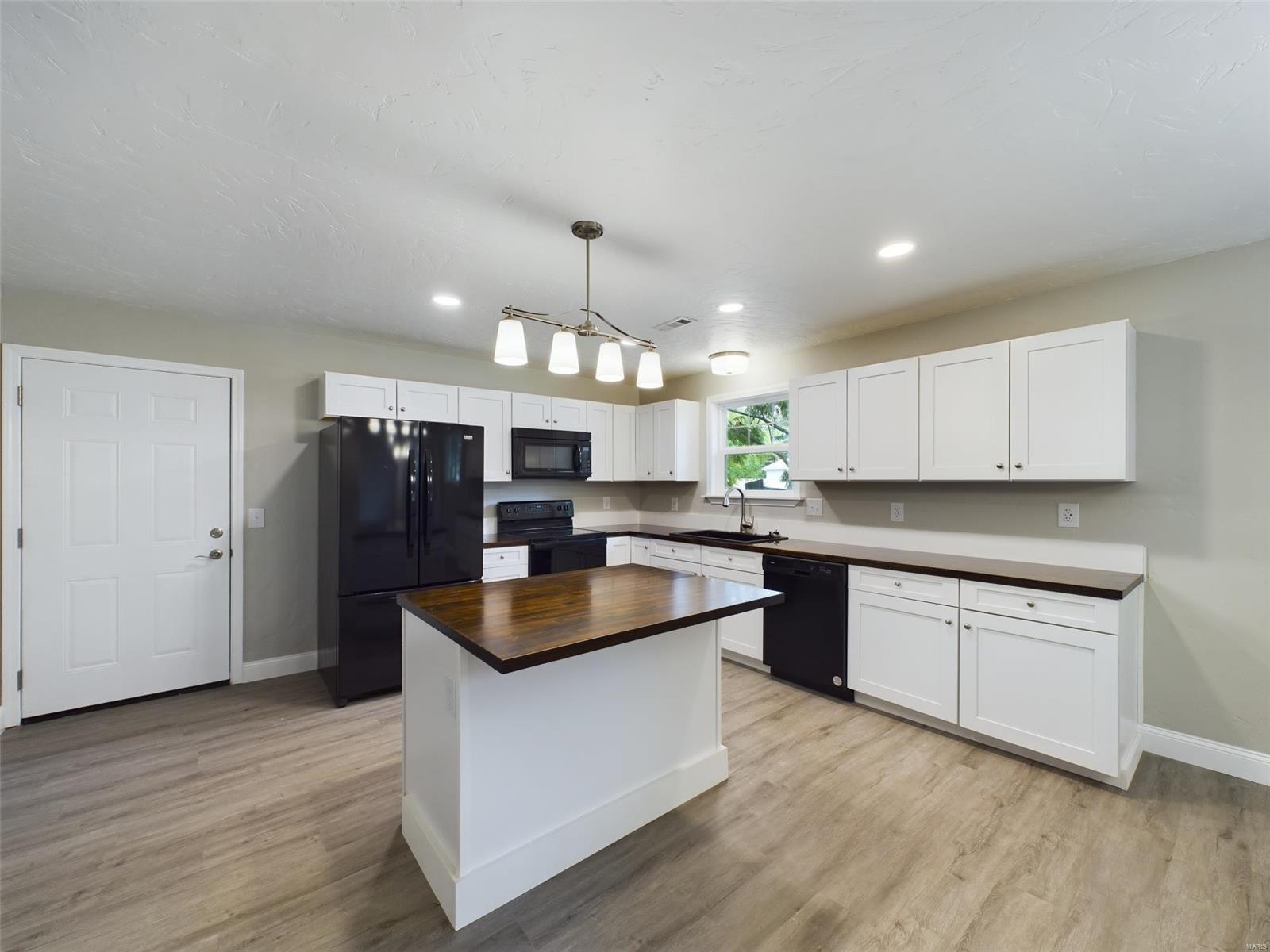 View Waynesville, MO 65583 house