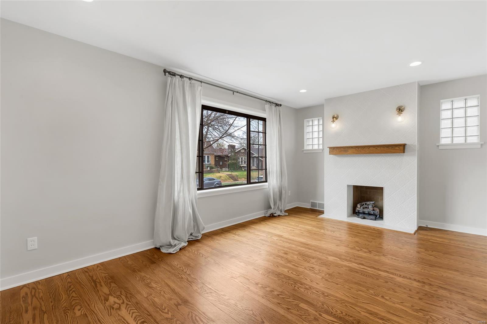 St Louis, Missouri 63116, United States, 3 Bedrooms Bedrooms, ,1 BathroomBathrooms,Residential,Pending,99597