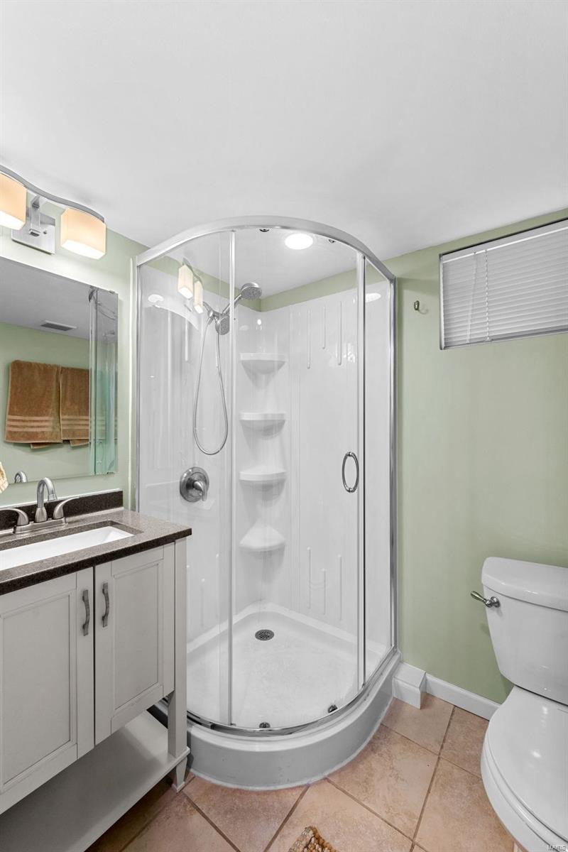 St Louis, Missouri 63117, United States, 2 Bedrooms Bedrooms, ,2 BathroomsBathrooms,Residential,Pending,5925