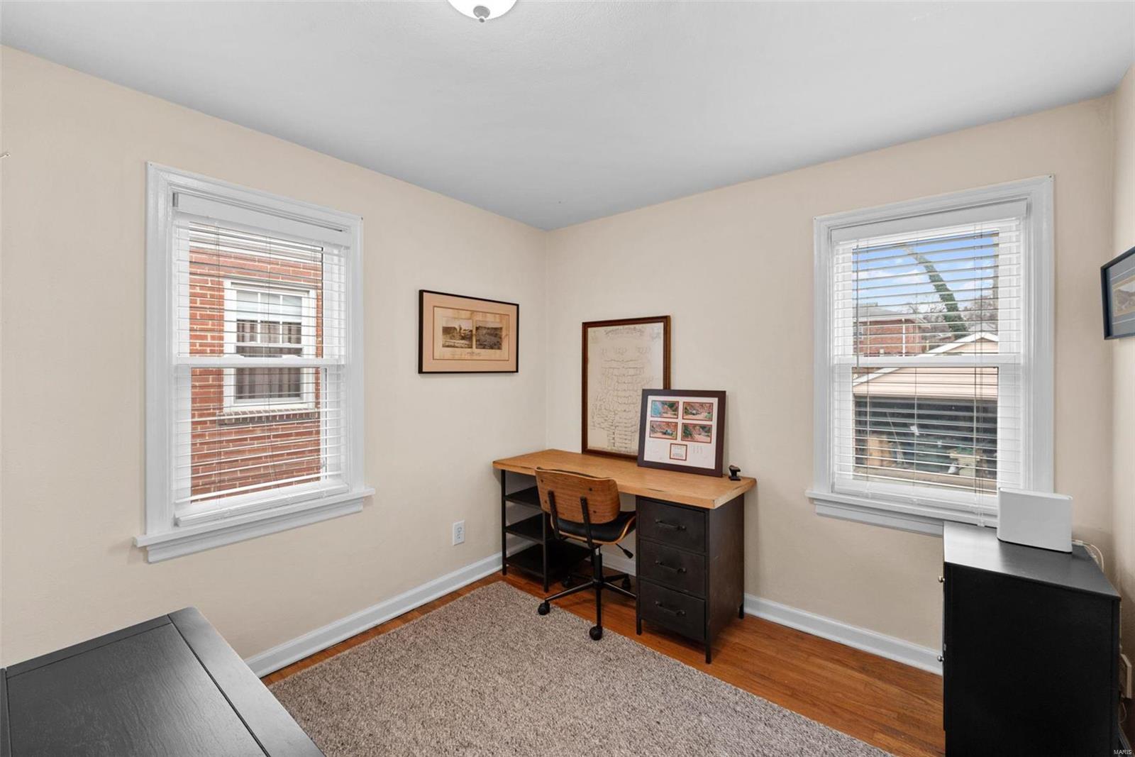 St Louis, Missouri 63117, United States, 2 Bedrooms Bedrooms, ,2 BathroomsBathrooms,Residential,Pending,5925