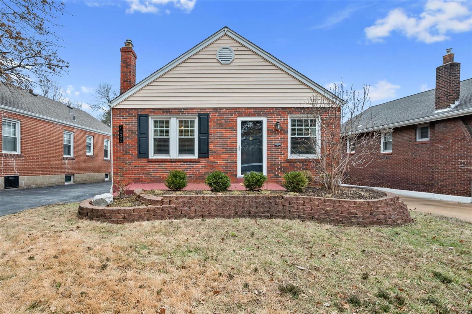 St Louis, Missouri 63117, United States, 2 Bedrooms Bedrooms, ,2 BathroomsBathrooms,Residential,Pending,5925